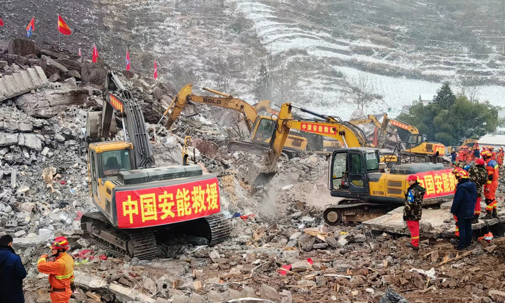 1月22日5時51分，云南省昭通市鎮雄縣塘房鎮涼水村發生山體滑坡，災害造成18戶房屋被掩埋、47人失聯。災害發生后，中國安能集團第一時間啟動應急響應機制，從北京派出工程、地質、應急6人專家組，從廣西、貴州、云南等方向迅速調派112名救援隊員，攜帶38臺套專業救援裝備到達災區，全力展開救援工作。