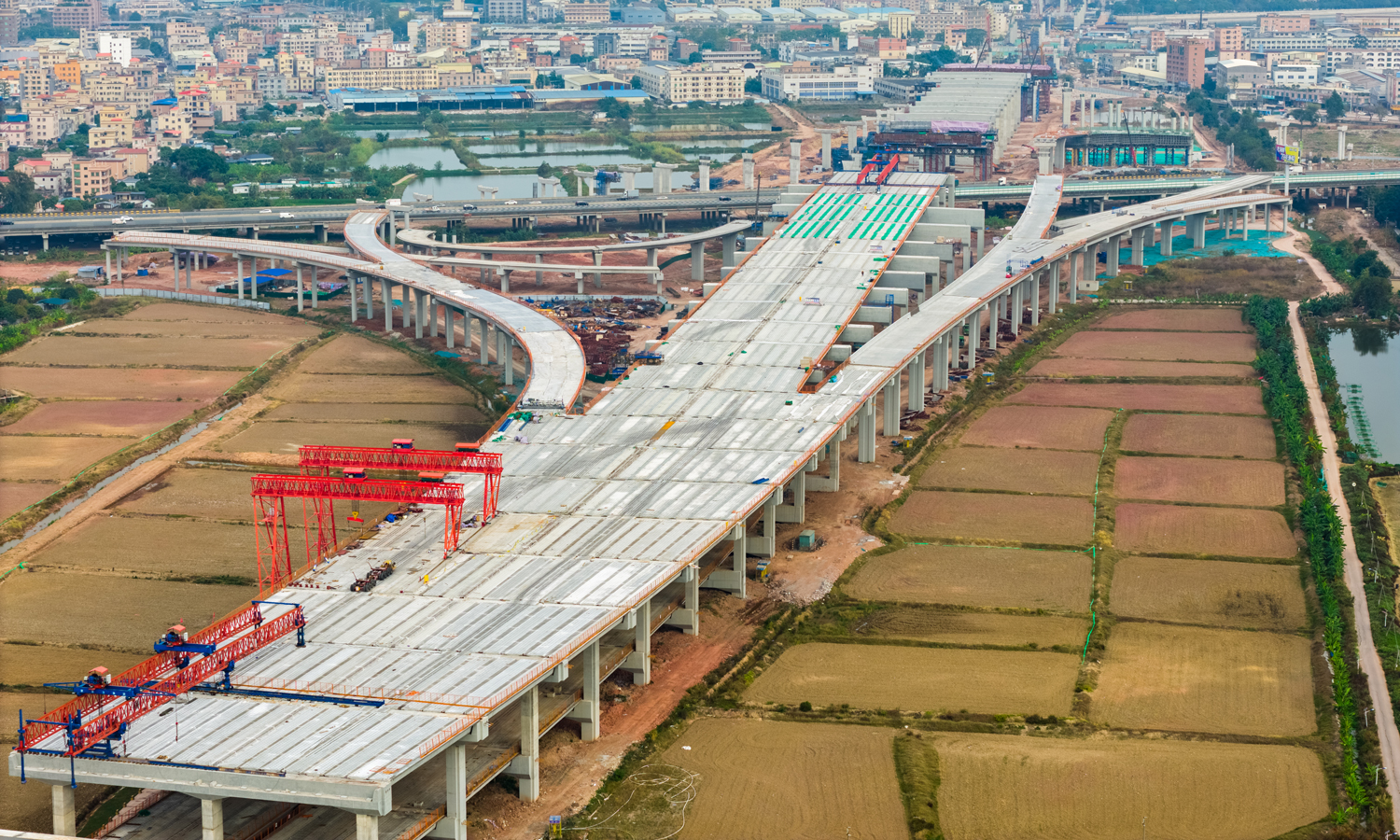 中国铁建推动重点项目建设