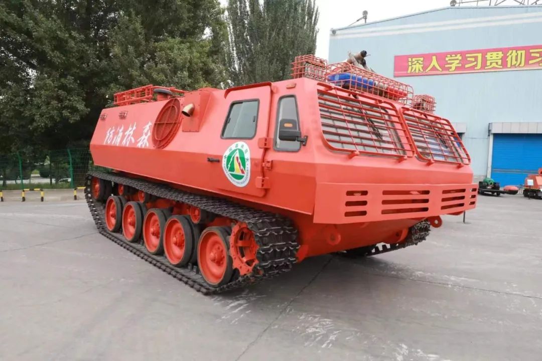 新型履帶式森林消防車.jpg 新型履帶式森林消防車.jpg