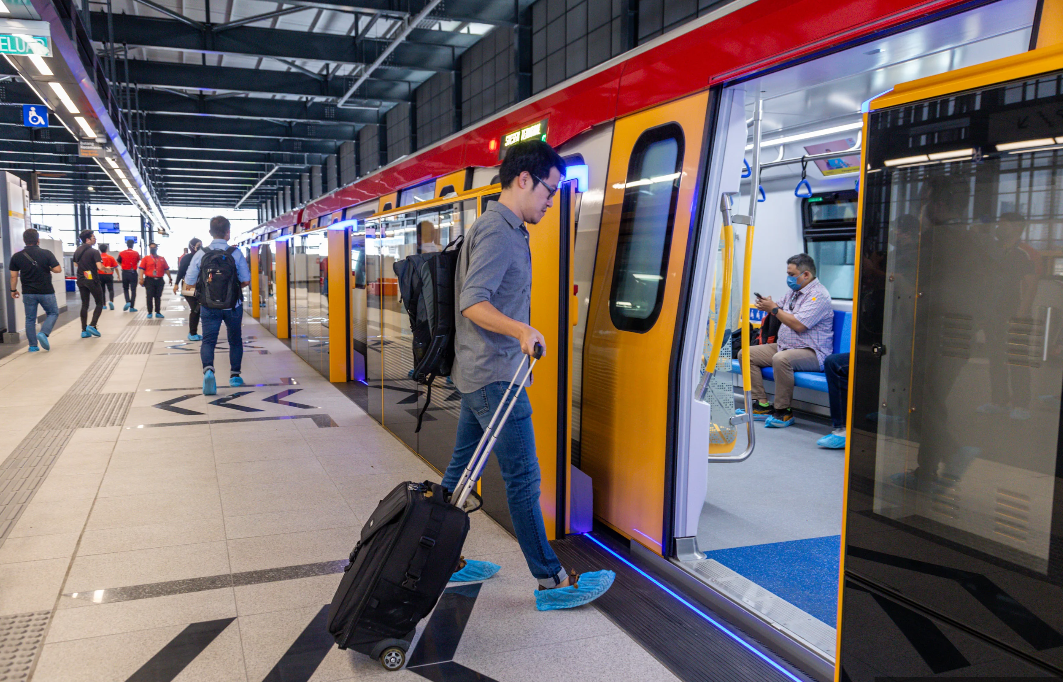 市民搭乘地鐵.png 市民搭乘地鐵.png