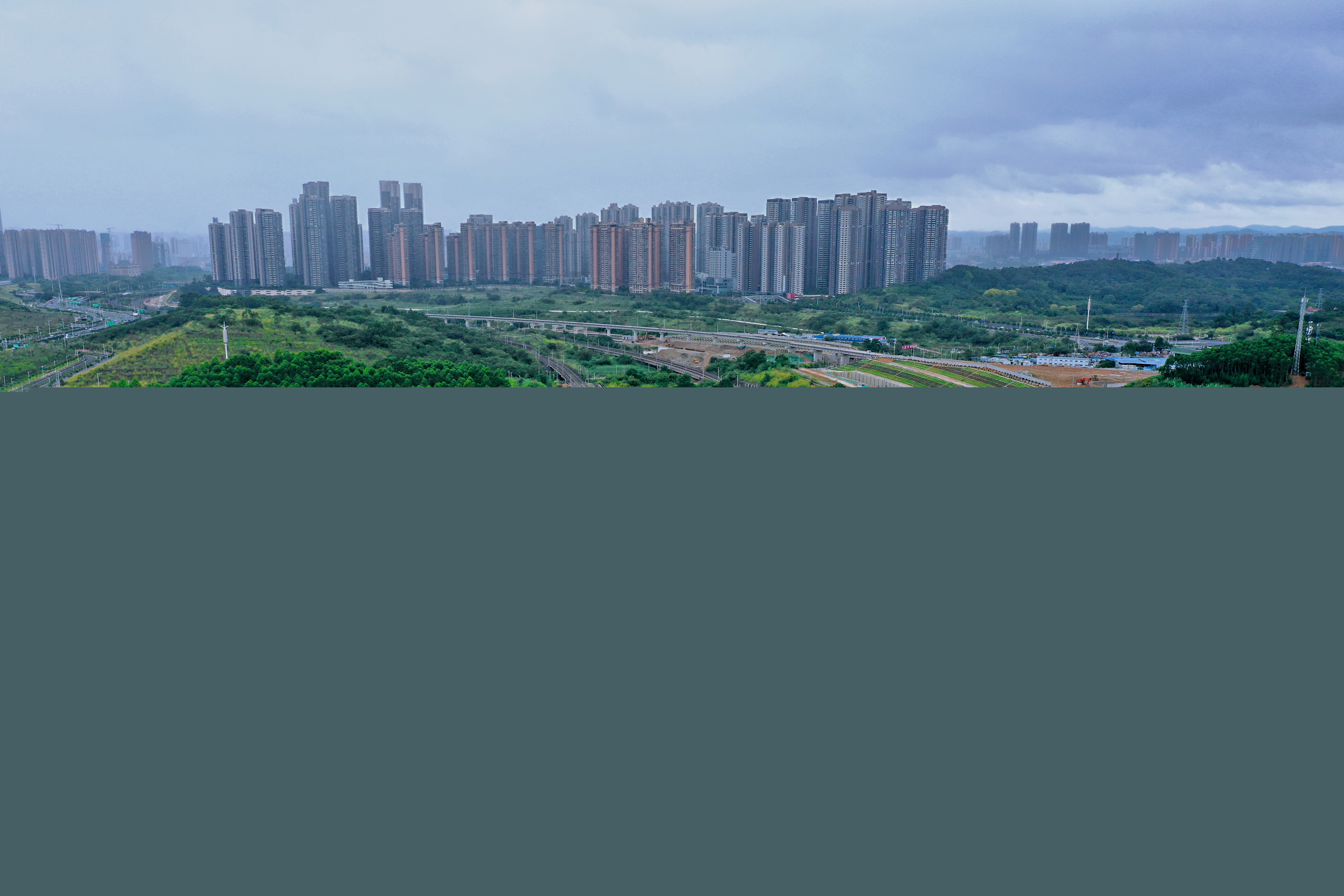 建設中的貴南高鐵柳南南廣立交雙線大橋.jpg 建設中的貴南高鐵柳南南廣立交雙線大橋.jpg