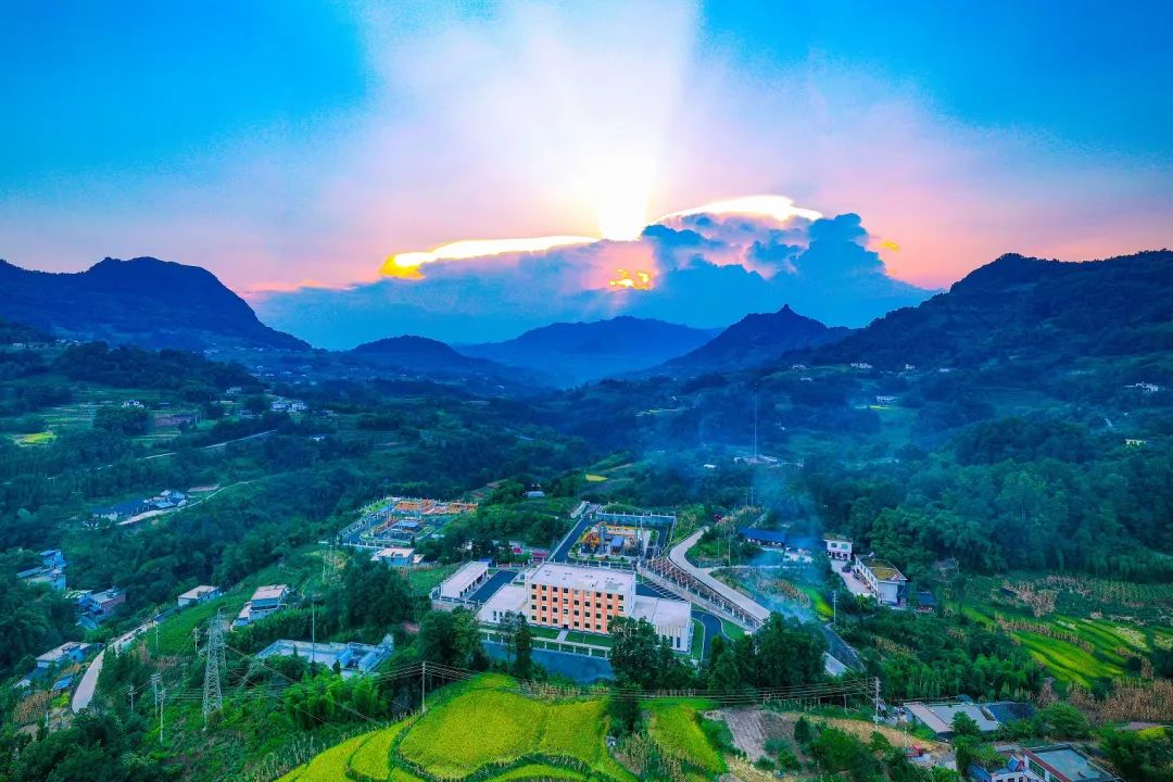 西南油氣田寧209井區(qū)中心站。王子丹 攝.jpg 西南油氣田寧209井區(qū)中心站。王子丹 攝.jpg