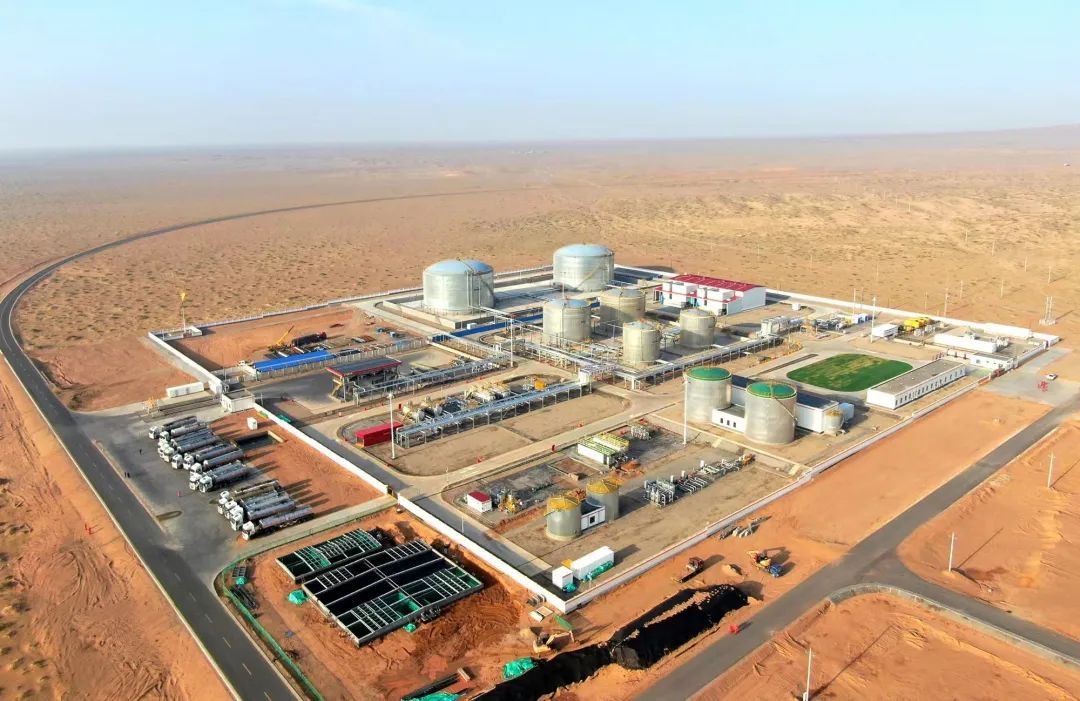 華北油田首座撬裝聯(lián)合站吉蘭泰聯(lián)合站。王立強 攝.jpg 華北油田首座撬裝聯(lián)合站吉蘭泰聯(lián)合站。王立強 攝.jpg