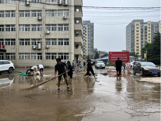 中煤地質總局：支部挺起來 黨員站出來 風雨中構筑防汛抗災堤壩0806(1)(1)2960.png