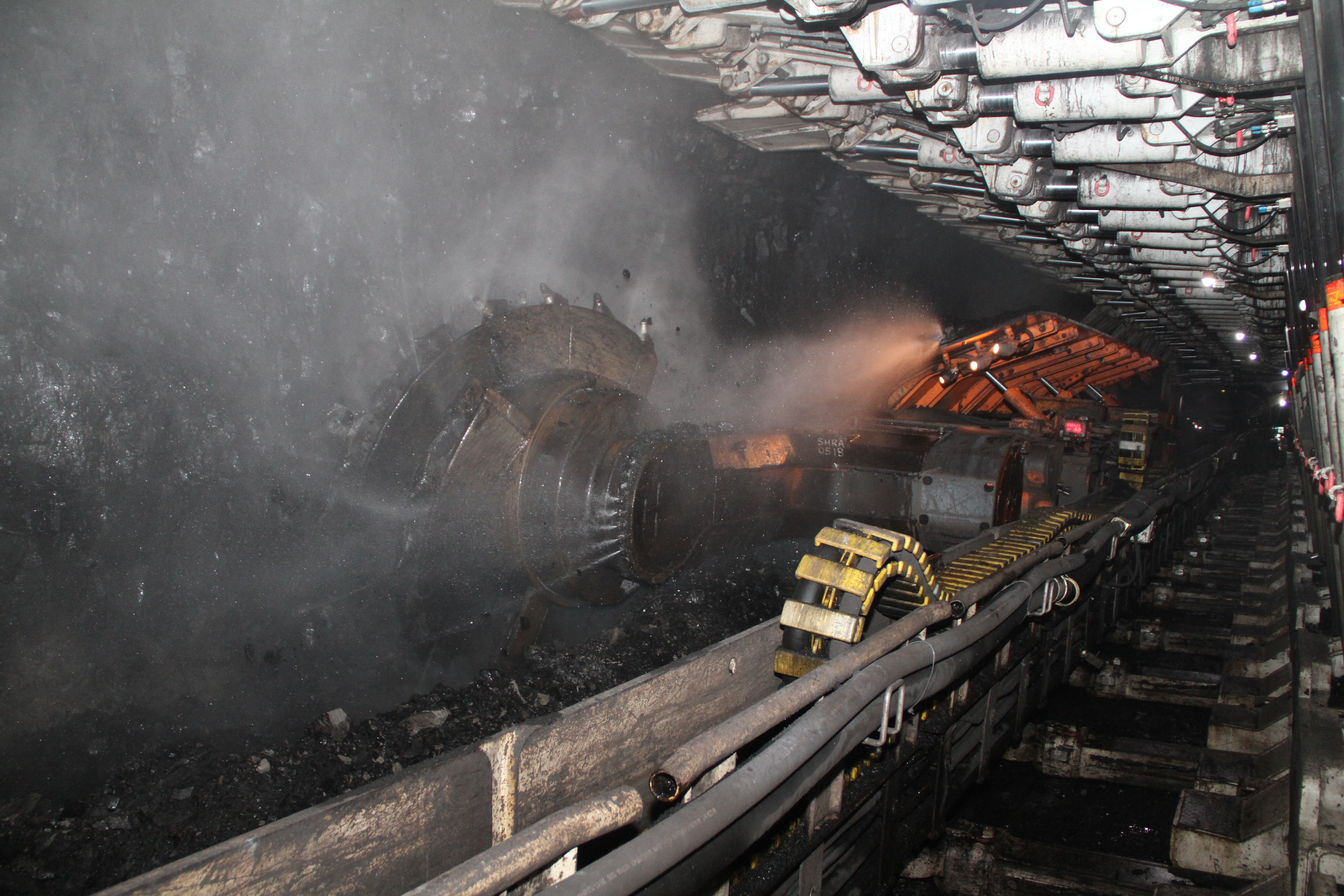 不連溝煤礦生產現場.jpg 不連溝煤礦生產現場.jpg