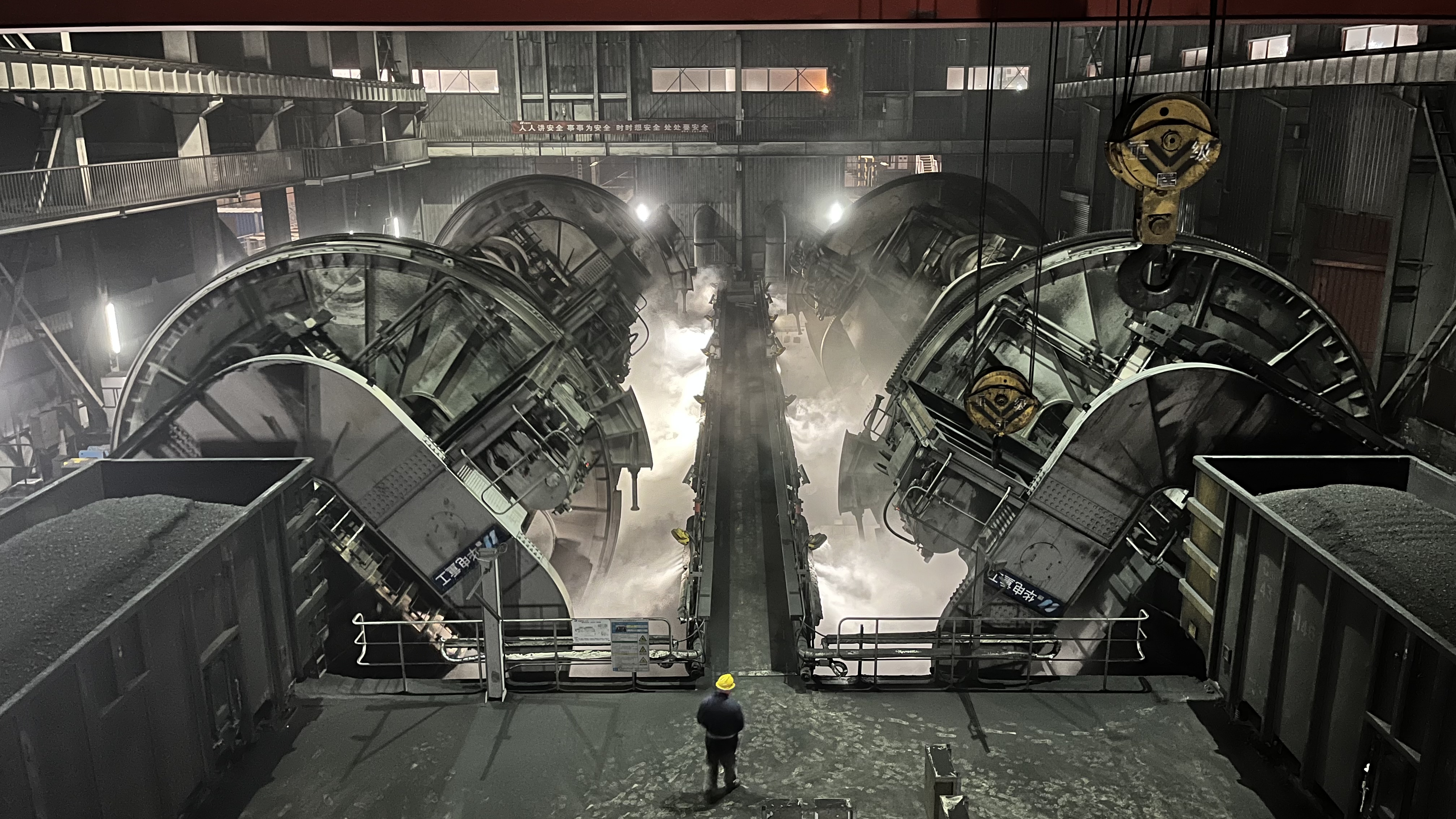 曹妃甸儲運翻車機房翻卸保供煤.jpg 曹妃甸儲運翻車機房翻卸保供煤.jpg