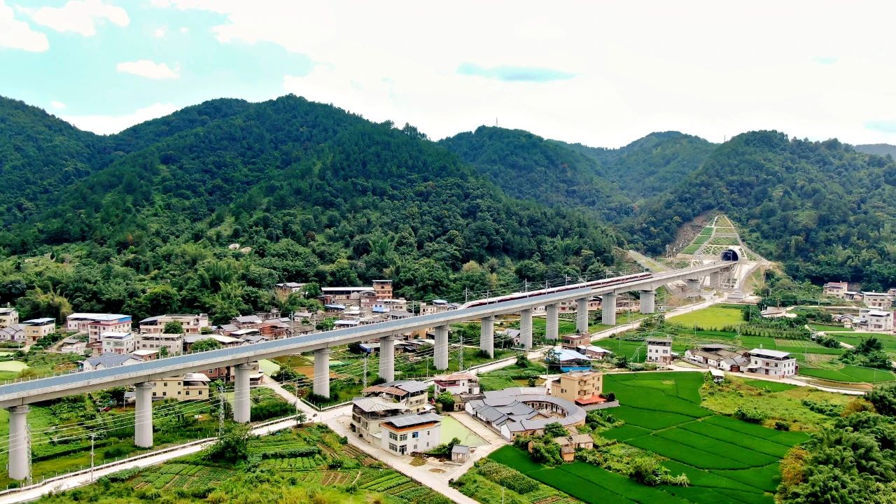 龍龍高鐵梅龍段何公塘隧道.jpg 龍龍高鐵梅龍段何公塘隧道.jpg