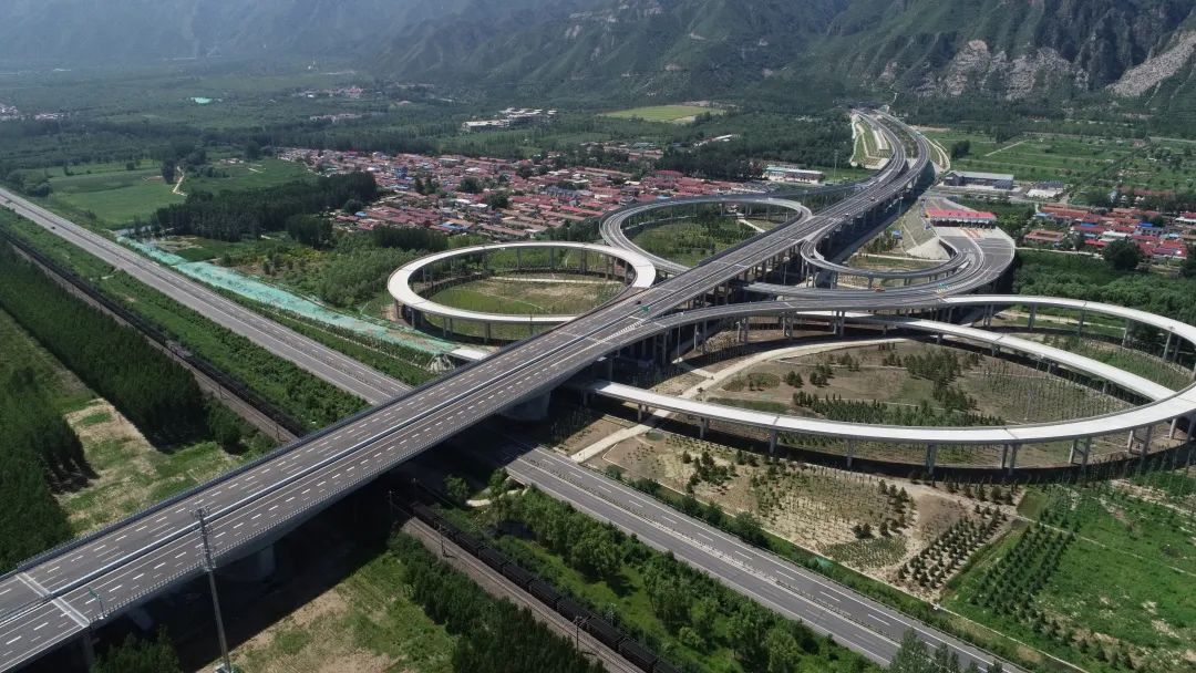 首發(fā)集團(tuán)參與建設(shè)延崇高速北京段.jpeg 首發(fā)集團(tuán)參與建設(shè)延崇高速北京段.jpeg