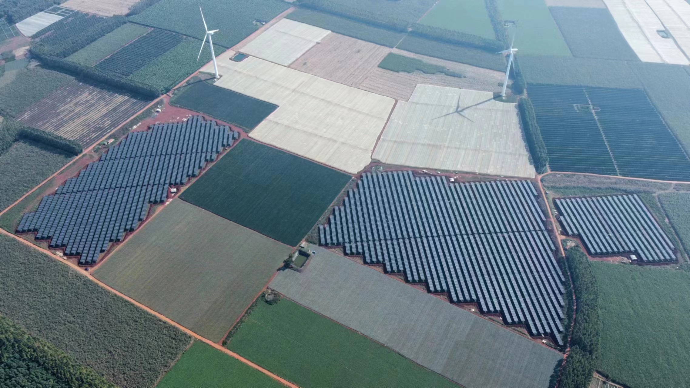 圖1:友好五一光伏項目建成并網發電.jpg 圖1:友好五一光伏項目建成并網發電.jpg