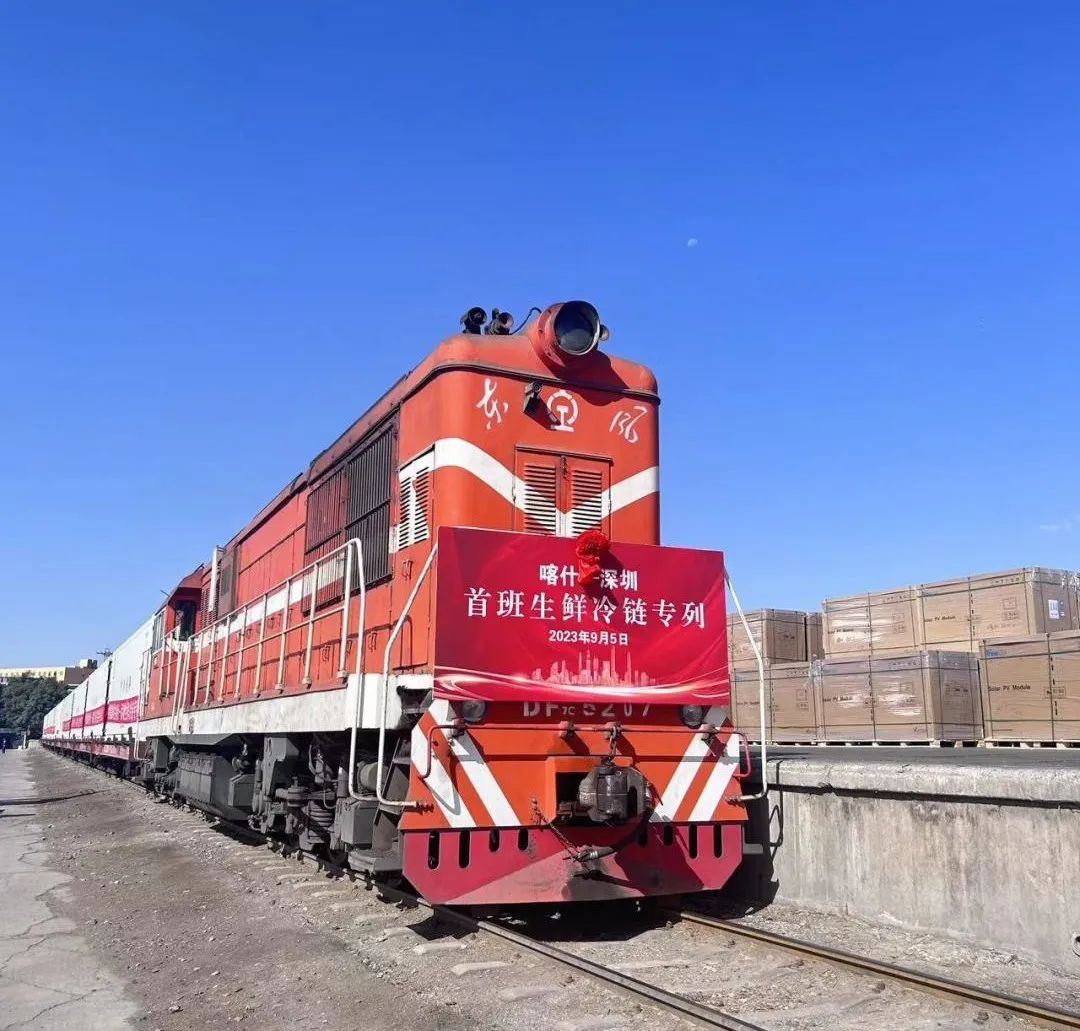 “中吉烏”通道首列回程廣東冷鏈班列緩緩駛出新疆喀什站.jpg