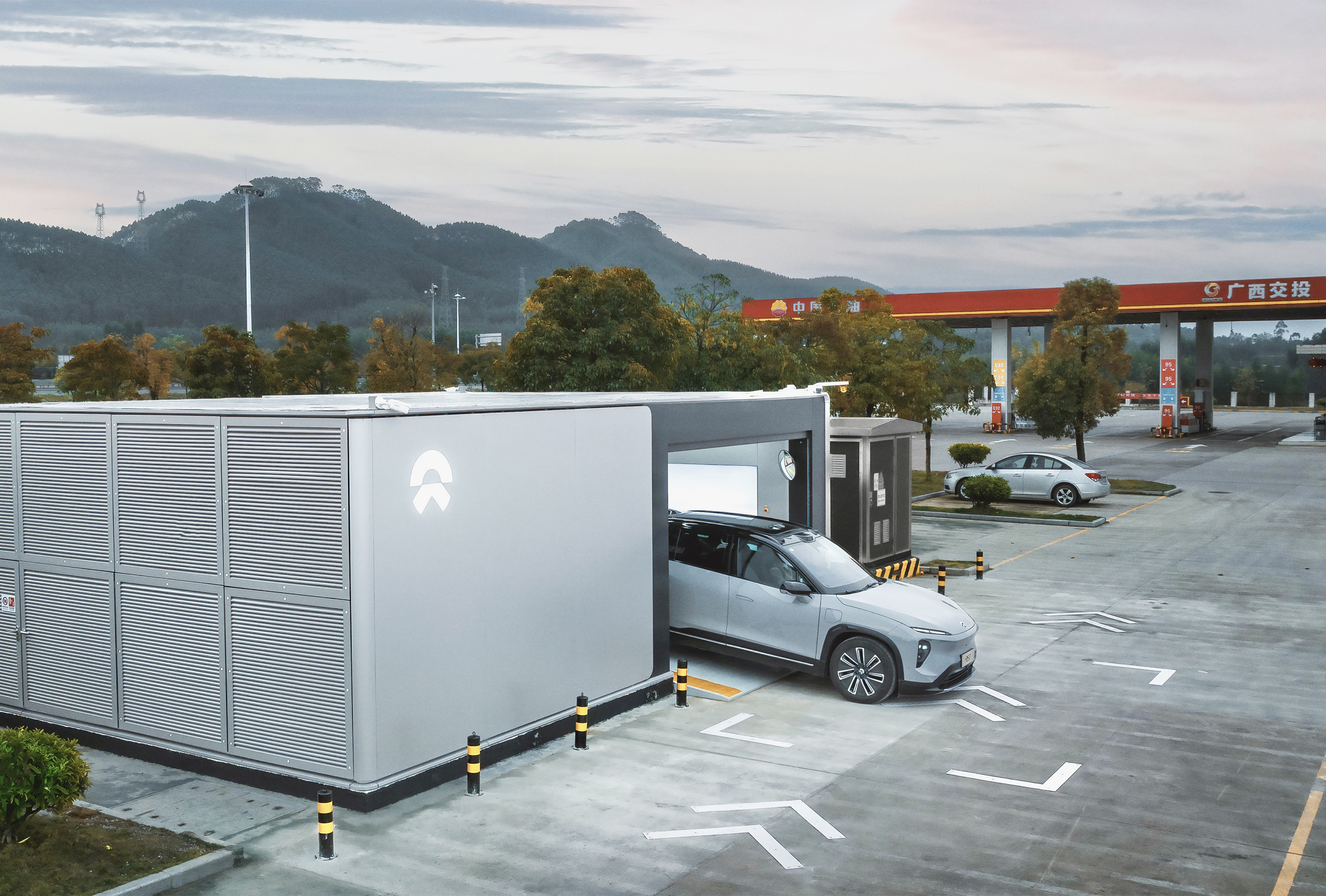 3.來賓服務區換電站。劉瀏 供圖.jpg