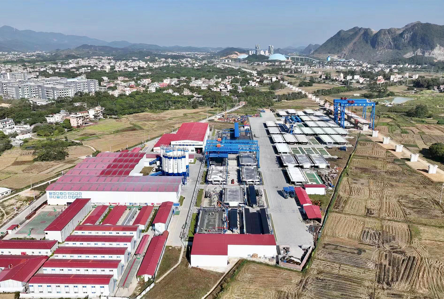 南深高鐵玉岑段智慧梁場(chǎng) (1).jpg 南深高鐵玉岑段智慧梁場(chǎng) (1).jpg