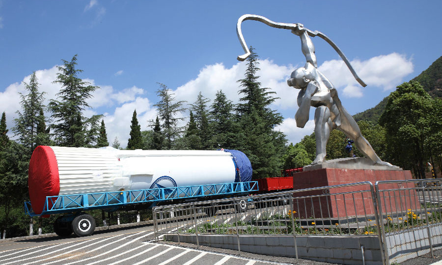 長征三號丙運載火箭由中國航天科技集團有限公司一院抓總研制，本次任務是長三甲系列運載火箭的第101次發射，是一院抓總研制的長征系列火箭的第200次發射，也是長征系列運載火箭第304次發射。圖為長征三號丙運載火箭轉運中。