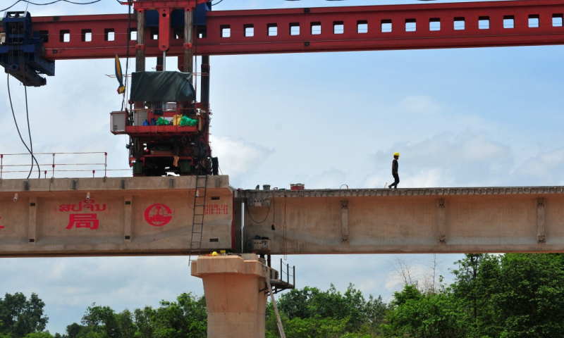 圖為6月1日拍攝的楠科內(nèi)河特大橋。（新華社記者 章建華 攝）
