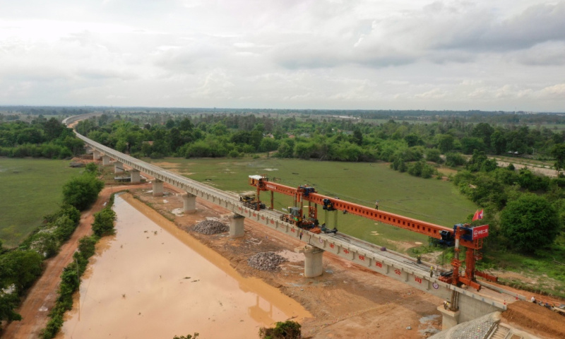 圖為6月1日拍攝的楠科內(nèi)河特大橋。新華社發(fā)（臧衡 攝）