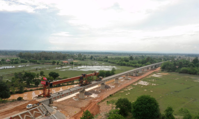 圖為6月1日拍攝的楠科內(nèi)河特大橋。新華社發(fā)（臧衡 攝）